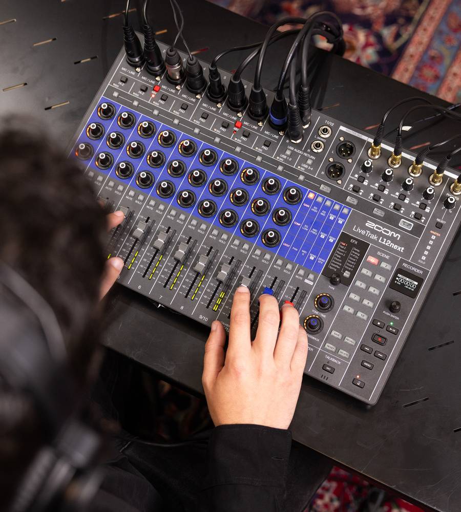 Zoom LiveTrak L-12next — Mixer 12 Kênh Thu Âm Đa Track