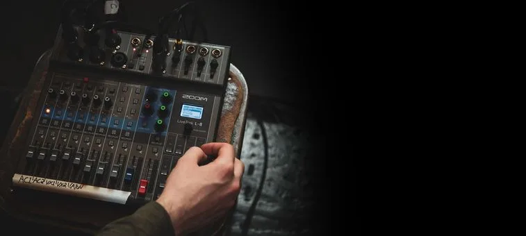 mixer Zoom L8 thiết kế nhỏ gọn