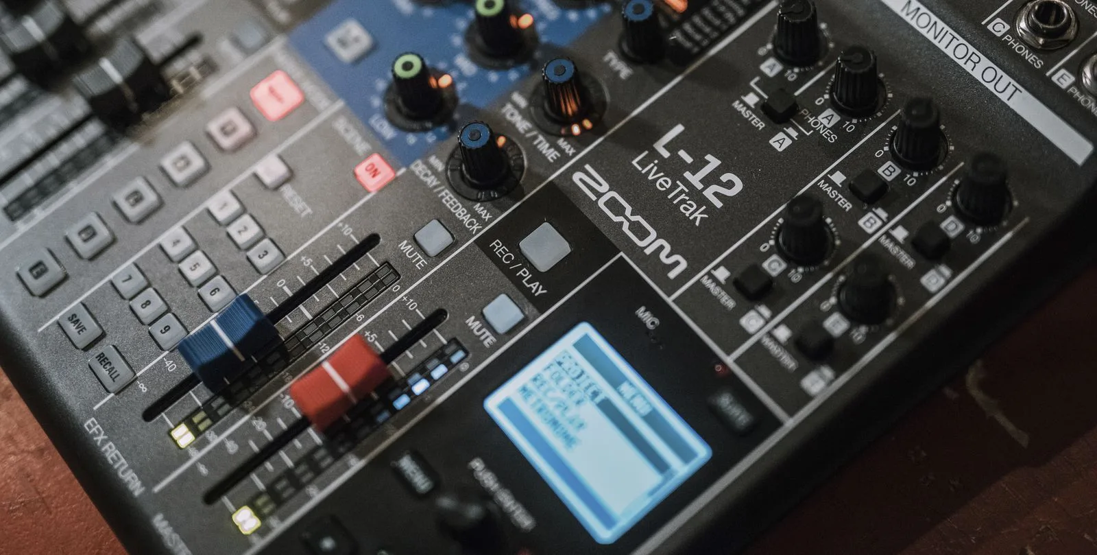 Mixer Zoom L12 thu âm