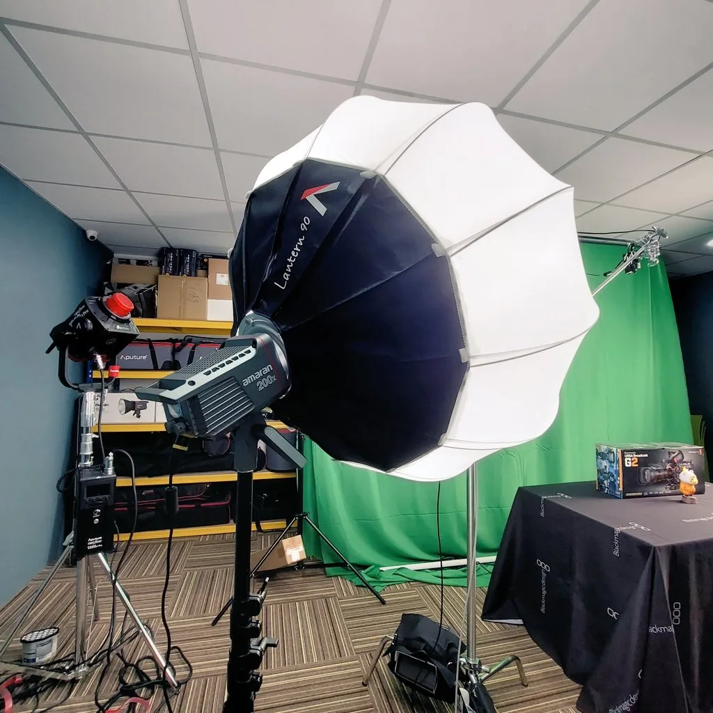 đÈN QUAY PHIM Aputure Amaran 200x