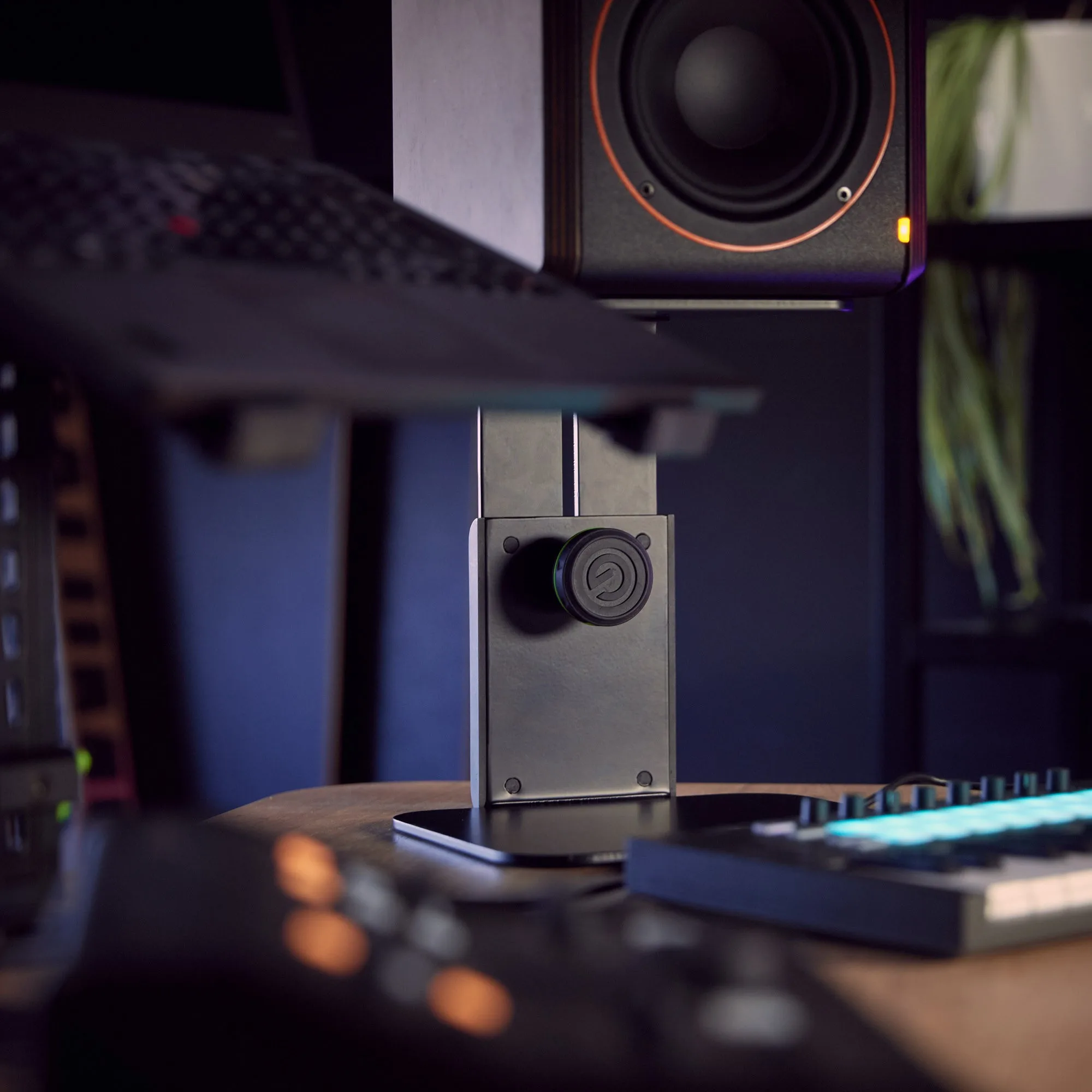 Gravity SP 3102 CB Compact Studio Monitor Table Stand