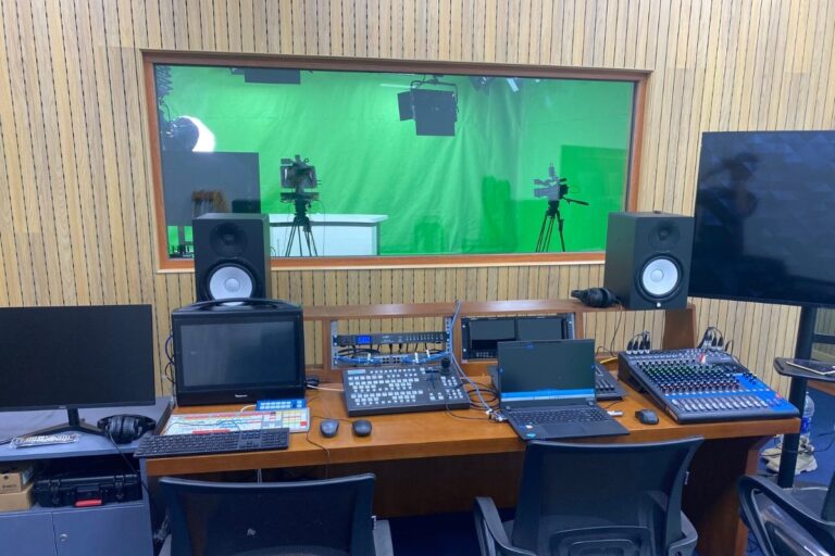 Studio quay bài giảng cho trường học